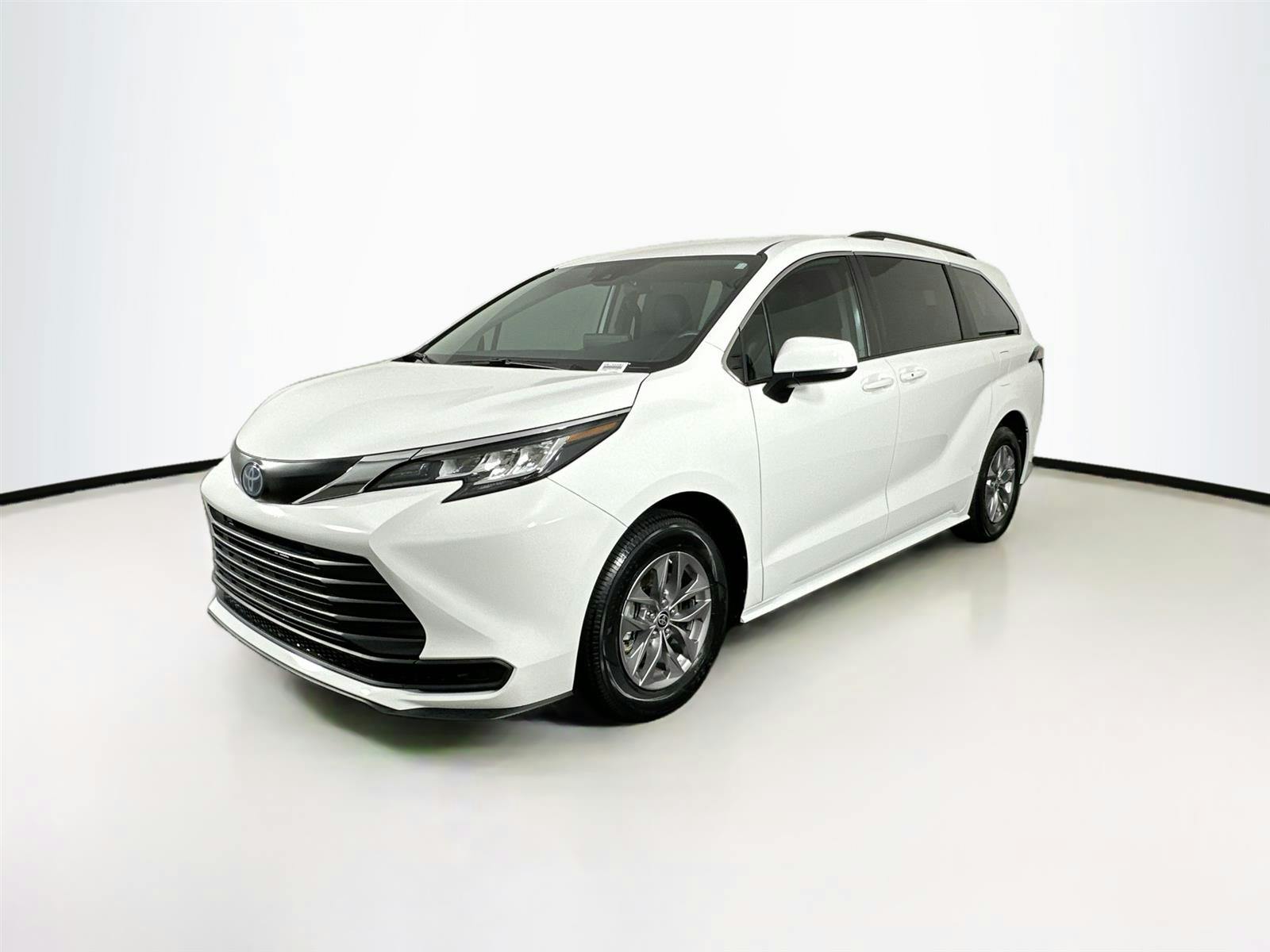 2022 Toyota Sienna LE